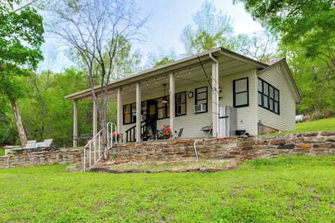 Roach Vacation Rental | 1BR | 1BA | 800 Sq Ft