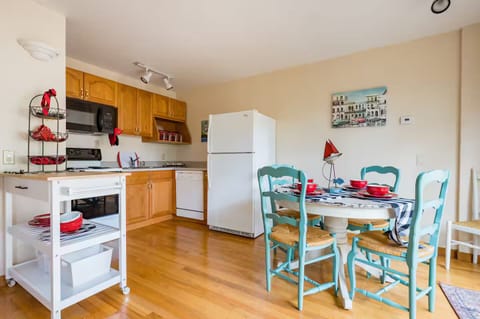 Kitchen furnished.