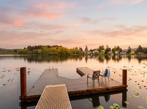 Lakeside Retreat: Revel in serene sunsets from your lakeside dock and enjoy panoramic views!
