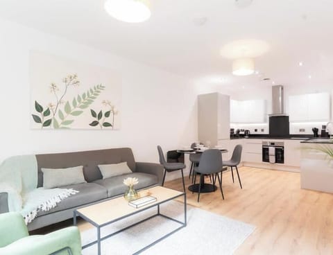 Bright, spacious living & dining area