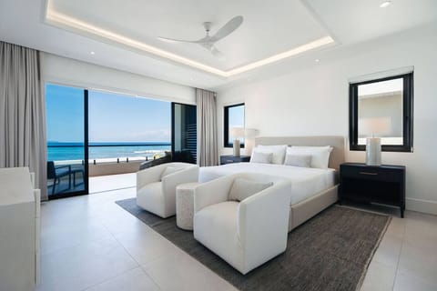 ♛ Bedroom 1: King-size Bed, Ensuite, TV - After an exciting day exploring Jamaica and enjoying the beaches, you will be looking to rest for an equally entertaining tomorrow. Once you are ready to relax, make your way to these comfortable bedrooms.