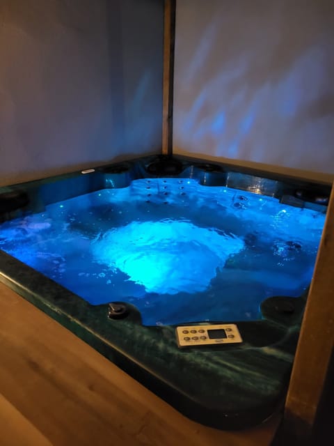 Indoor spa tub