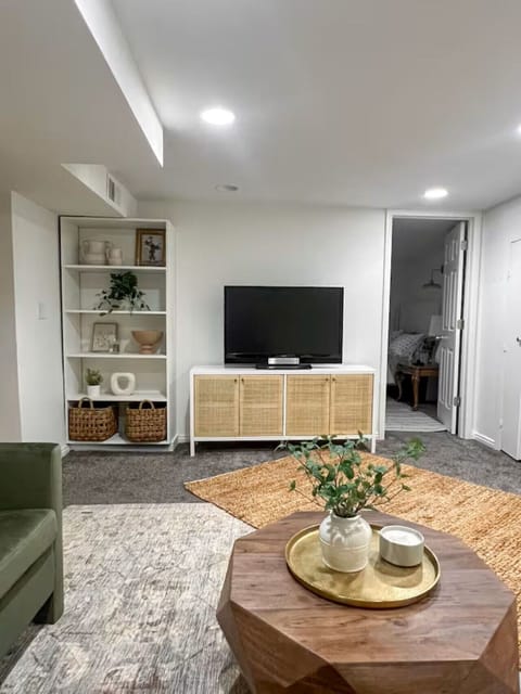 Living Room | TV & Lounge Area
