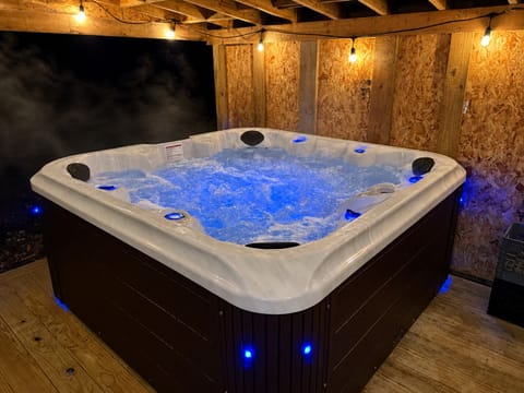 Indoor spa tub