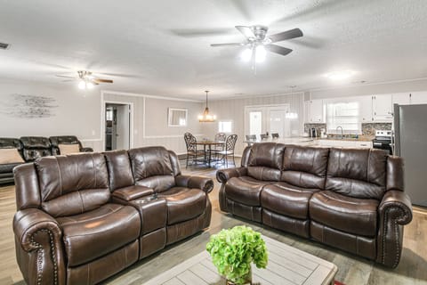 Living Area | Dining Table