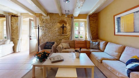 Domaine-des-Fargues-Gite-du-Minotier-salon-02-1024x576