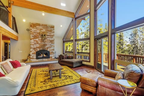 Hoosier Hideaway Main Living Room Views