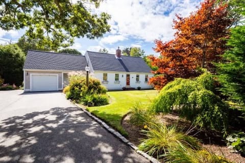 Gorgeous, modern Chatham 4 bedroom with beautiful landscaping