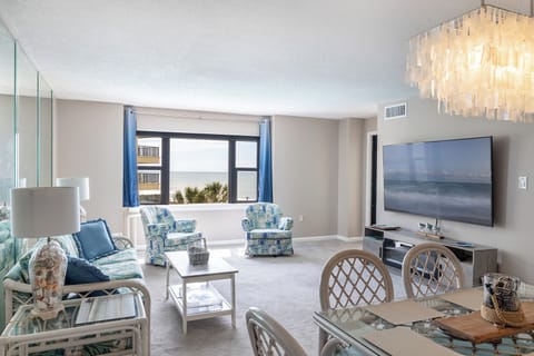 Welcome to Summer WInds C-323!