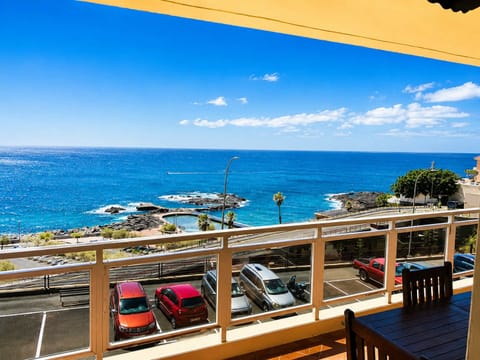 Terraza con impresionantes vistas al océano y a la costa.