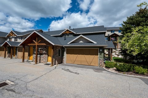 Arrive to your mountain retreat—tucked into the heart of Wolf Creek Resort with easy access to adventure.