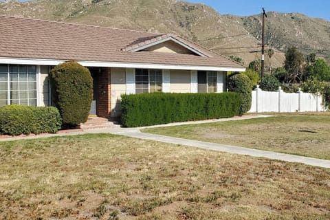 Riverside Vacation Rental | 6BR | 3BA | 2,241 Sq Ft | 4 Steps to Enter
