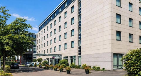 Hotel Exterior [summer]