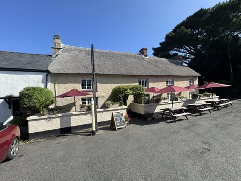 The Drewe Arms Community Pub in the thatched square of Drewsteignton.