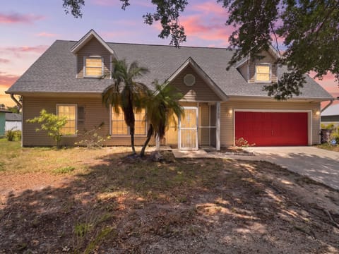 Architecture, Building, Outdoors, Shelter, Garage