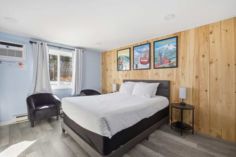 Recharge in this inviting suite, featuring a king bed, dining area, & TV​