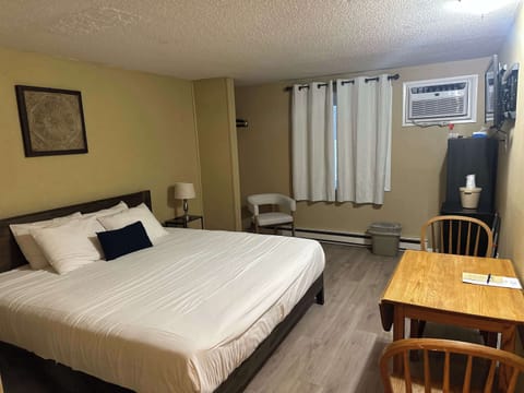 Recharge in this charming studio unit’s plush king bed after a day out​