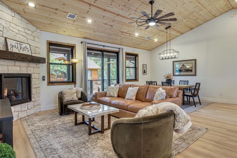 Show Low Vacation Rental | 3BR | 3BA | 1,802 Sq Ft