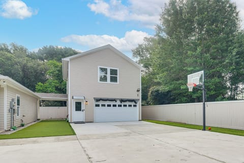 Fresno Vacation Rental | 2BR | 1.5BA | 750 Sq Ft