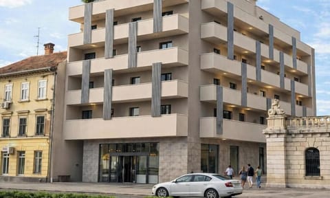 Hotel Exterior [summer]