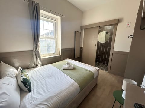 Apartment 6 Bedroom