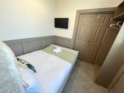 Apartment 5 Bedroom