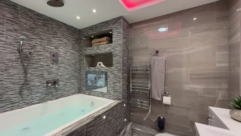 Apartment 6