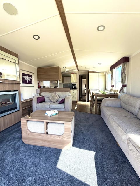 Living Room / Lounge