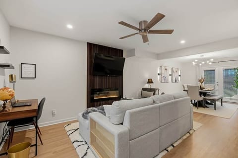 Great downstairs floor plan which allows for an easy indoor / outdoor flow