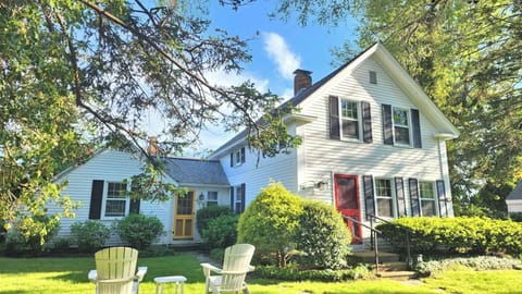Historic home only a half mile to Main Street and Mayo Beach