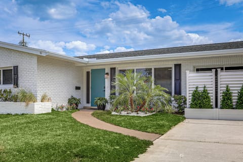 North Palm Beach Vacation Rental | 3BR | 2BA | 1,524 Sq Ft | 1 Step for Access