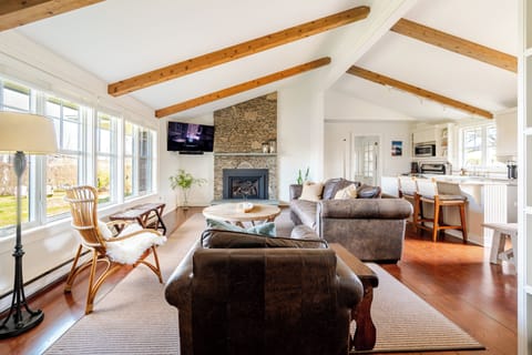 Welcome to your centrally located Montauk retreat!