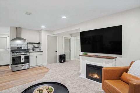 Living room - 616. 287. 2210