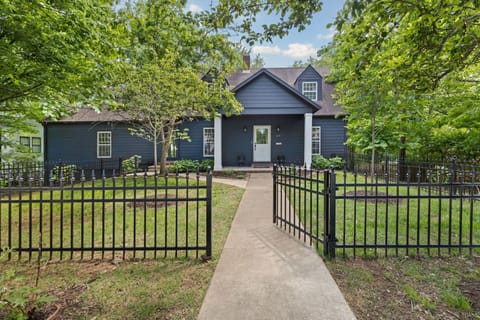  Our super-spacious, newly renovated 3 story home is located in the heart of Fayetteville, offering both luxury and convenience.