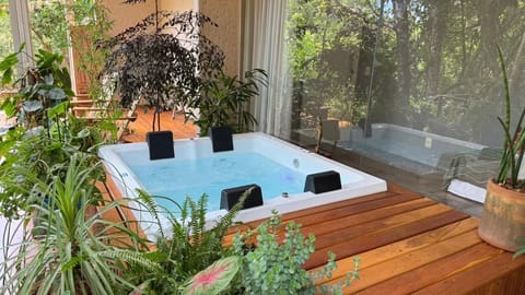 Outdoor spa tub