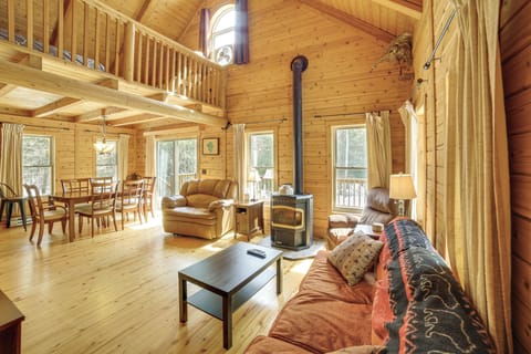 Wetmore Vacation Rental | 3BR | 2.5BA | 1,873 Sq Ft | 5 Steps for Entry