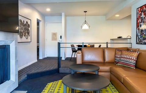 Stretch out on leather seating and enjoy a calm evening.