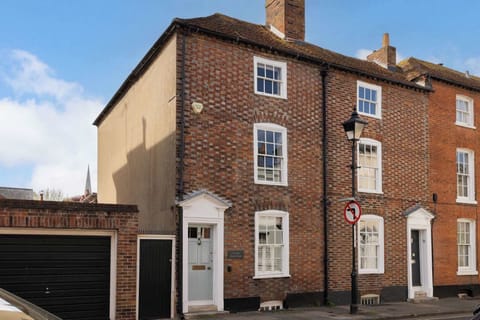Welcome to our Charming Georgian townhouse in central Chichester