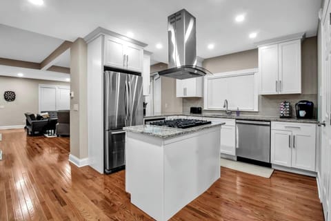 Our fully stocked, eat-in kitchen includes complimentary coffee and tea and all the cooking supplies you will need. 