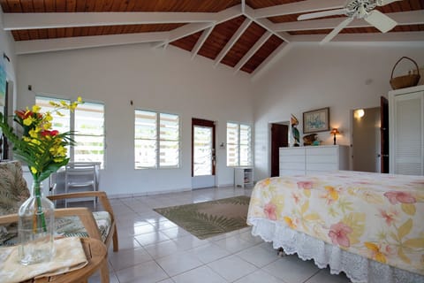 Master King Bedroom with ensuite that opens to covered patio and pool
