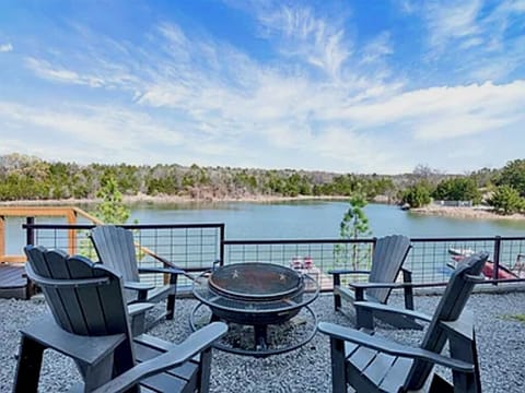 Outdoor Patio (Outside Level 1)