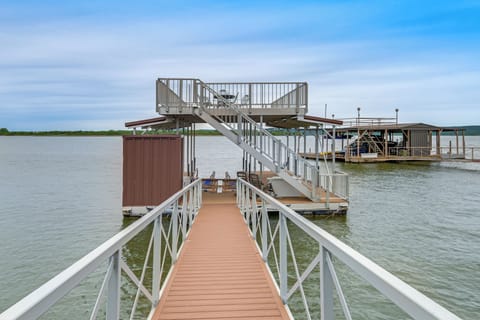 Graford Vacation Rental | 2BR | 3BA | 2,000 Sq Ft