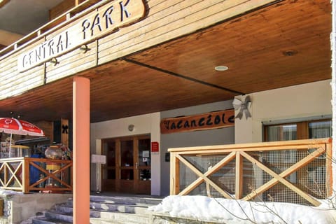 Entrance / Reception