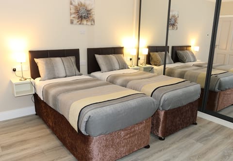 Twin Room Set-Up - 2 Single beds with USB charging plugs 