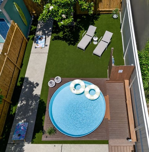 Private Oasis: loungers, outdoor shower, plunge pool, new artificial grass