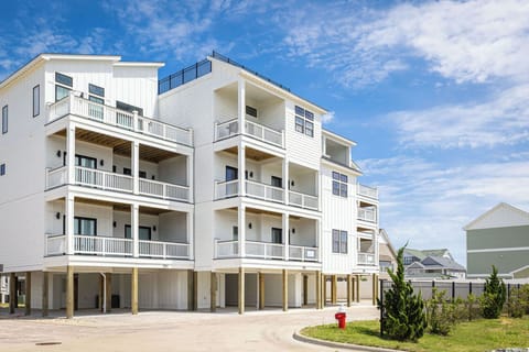 Exterior: Sand & Sea