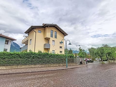 Residential Area, Human Settlement, Apartment, Condominium, Swimming Pool, Resort, Outdoor Furniture, Hotel, Resort Town, Vacation
