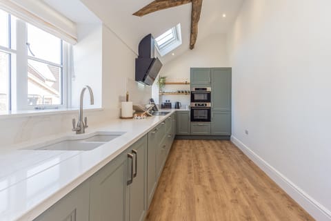 Long airy kitchen, fully equipped 