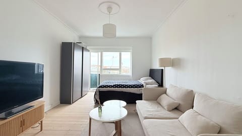 Bedroom, Living Room