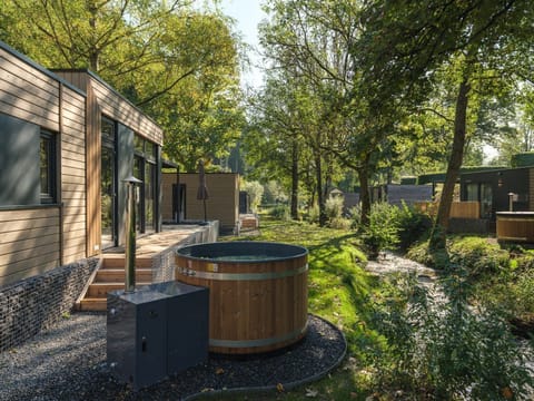 Garden with a hot tub
